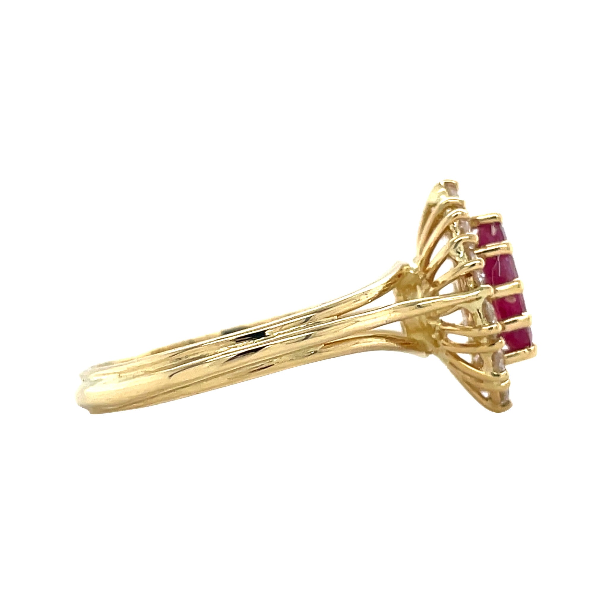 Golden vintage entourage ring with ruby and diamond 14 kt