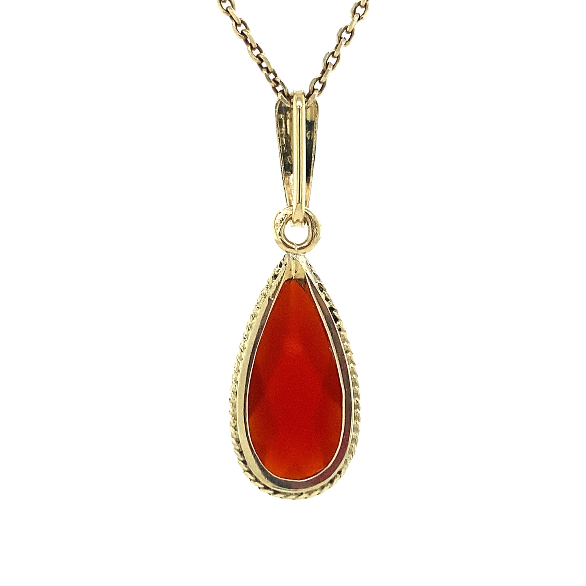 Gold pendant with carnelian 14 kt