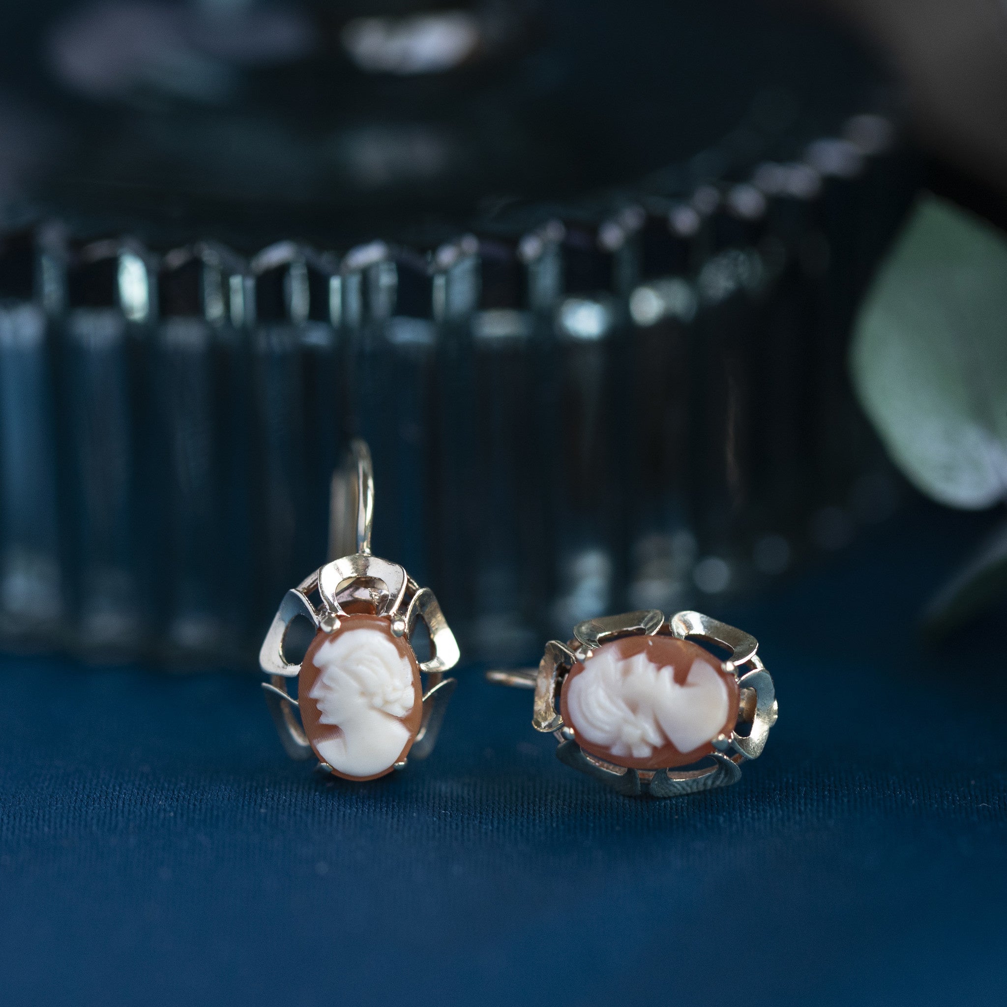 Oorhangers met camee 8 krt