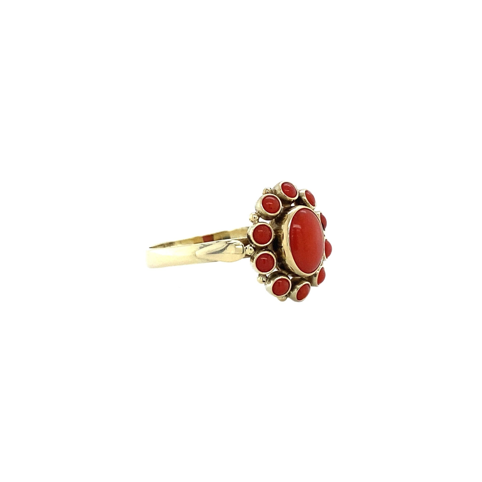 Gold ring with blood coral 14 kt