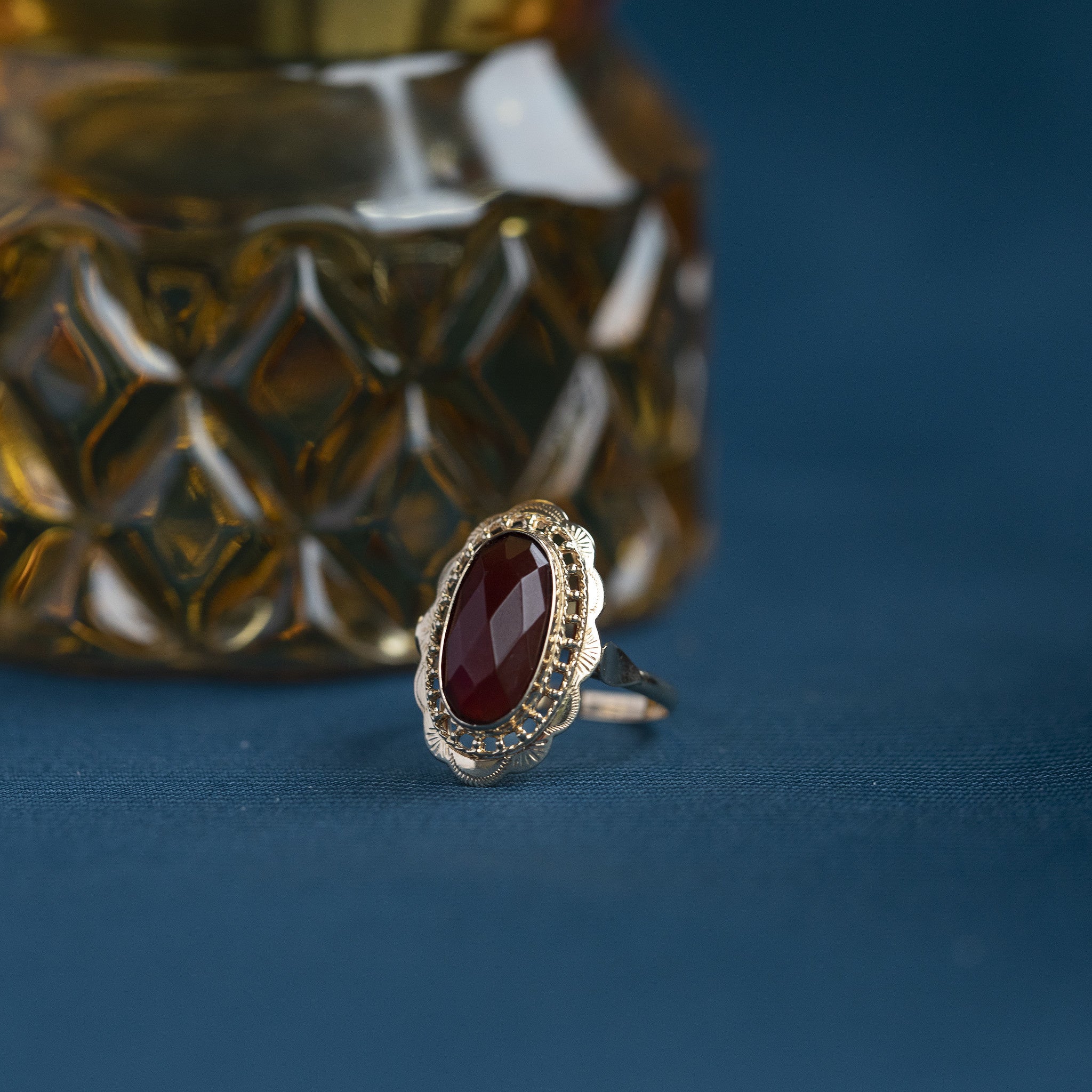 Gold ring with carnelian, 14 kt