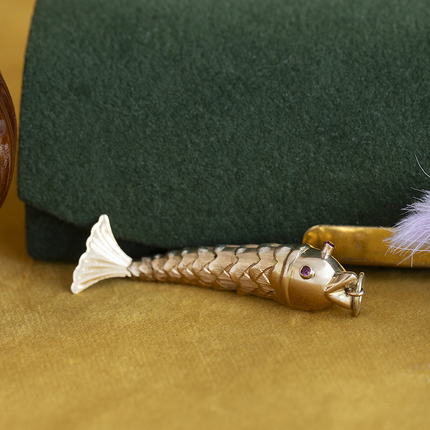 Gold fish pendant with ruby 14 kt