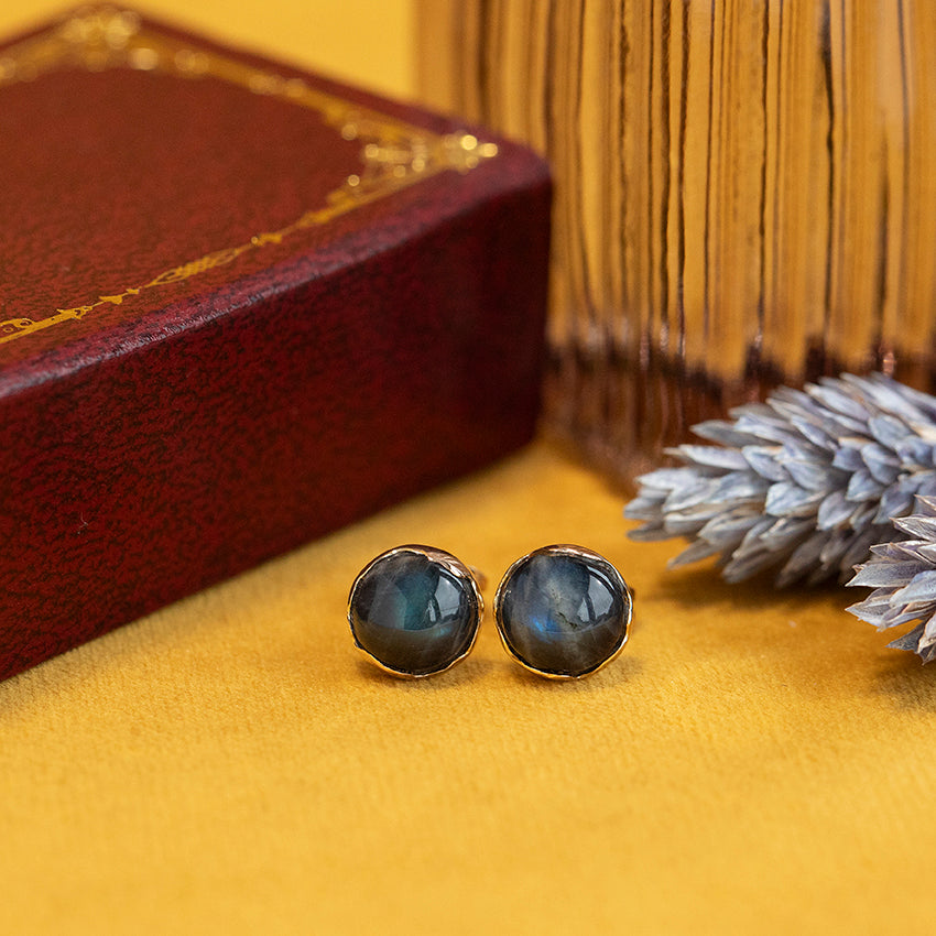 Gouden oorstekers met labradoriet 14 kt