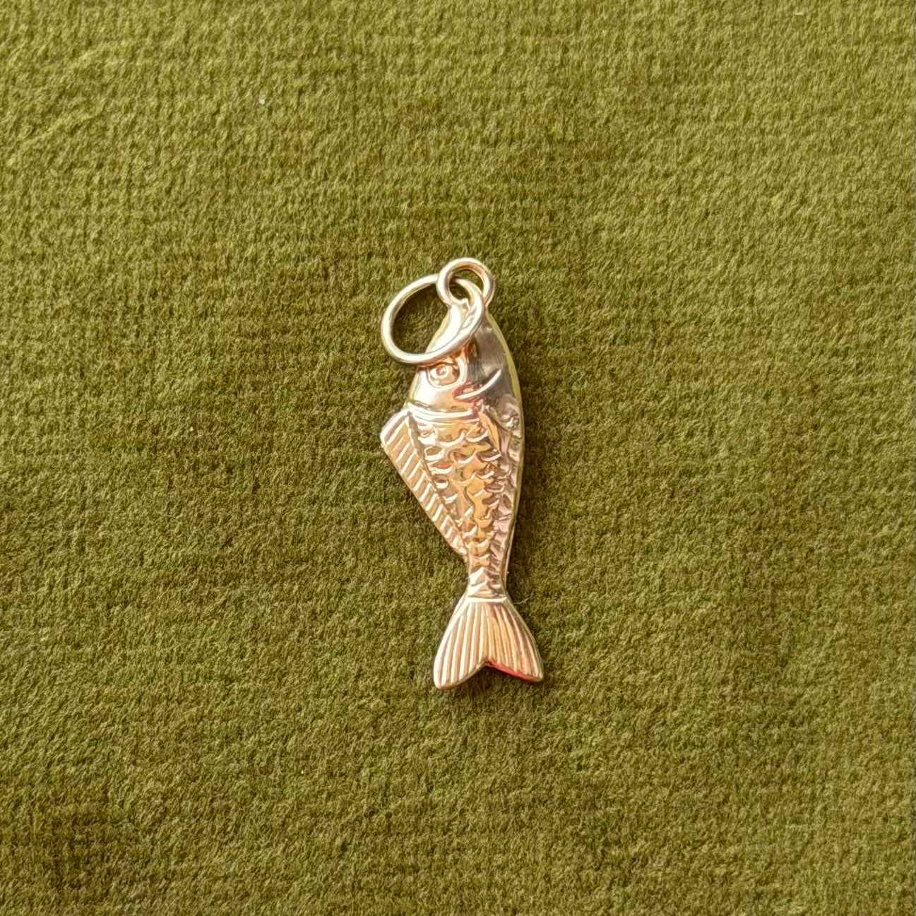 Golden vintage fish pendant 14 kt