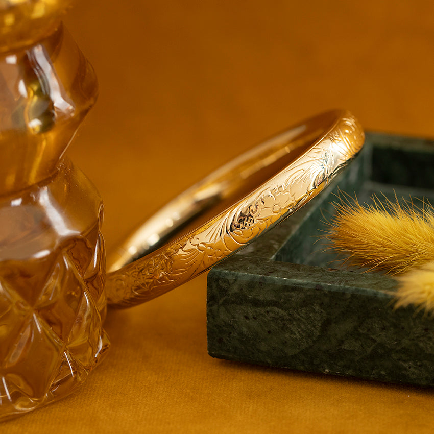 Gold bangle with engraving 14 kt