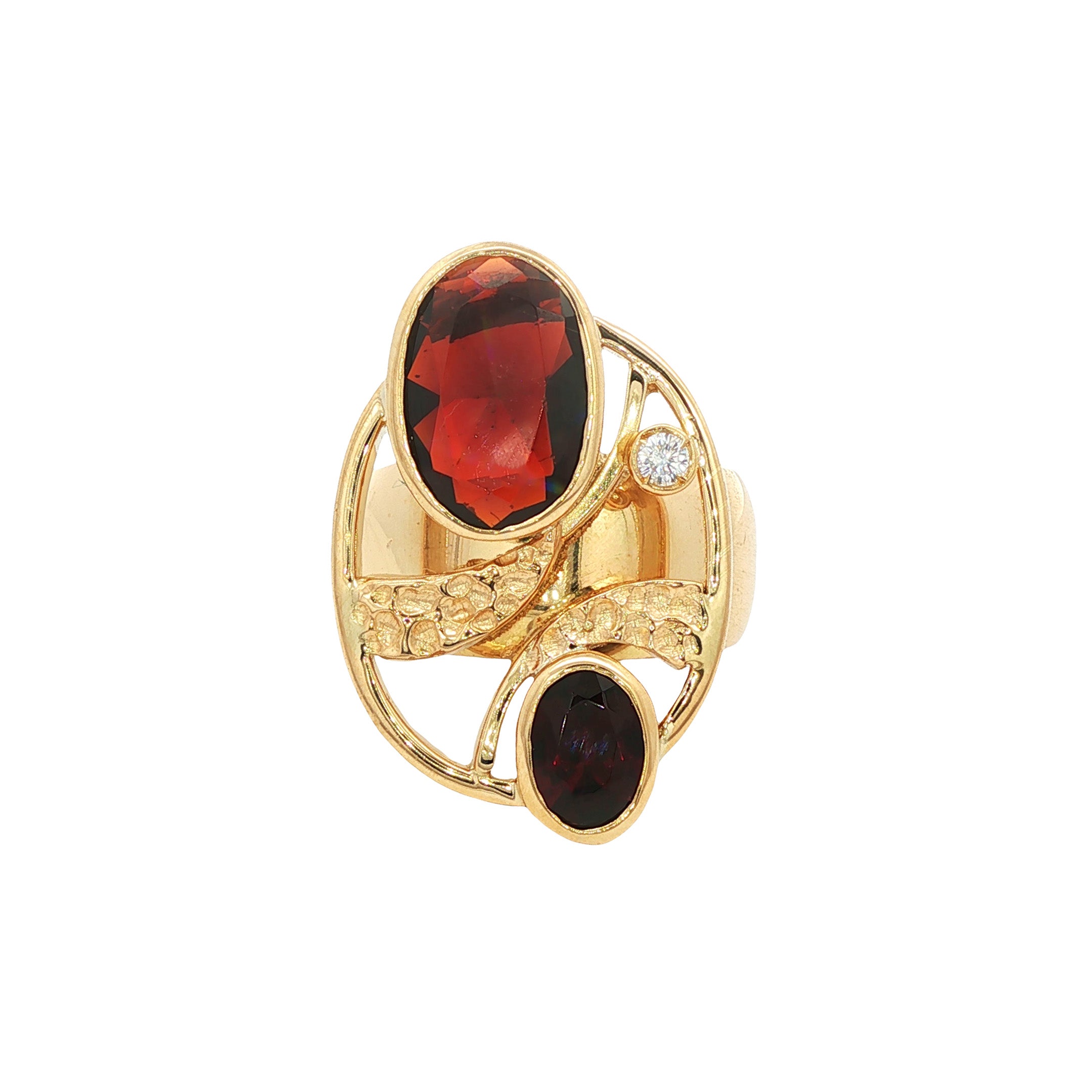 Vintage gold ring with garnet and diamond, 18 kt