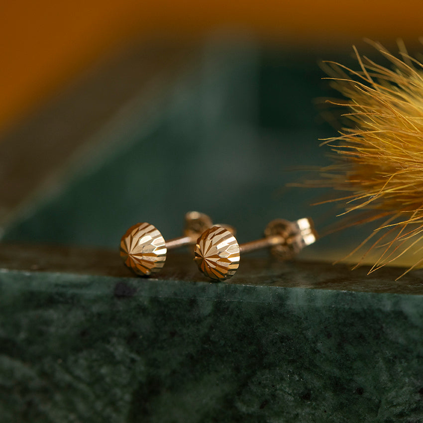 14 kt gold fantasy stud earrings