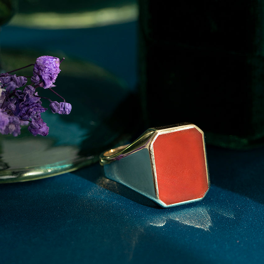 Vintage gold signet ring with carnelian, 14 kt