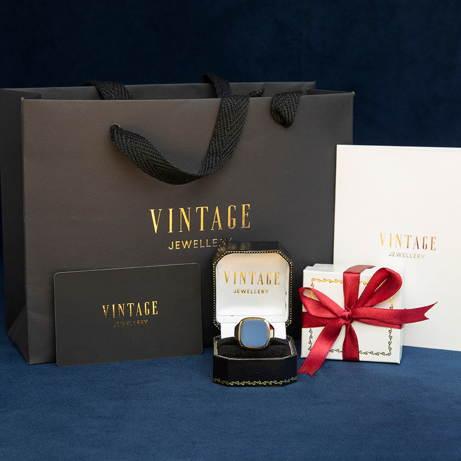 Gouden vintage ring met blauwe laagsteen 14 kt