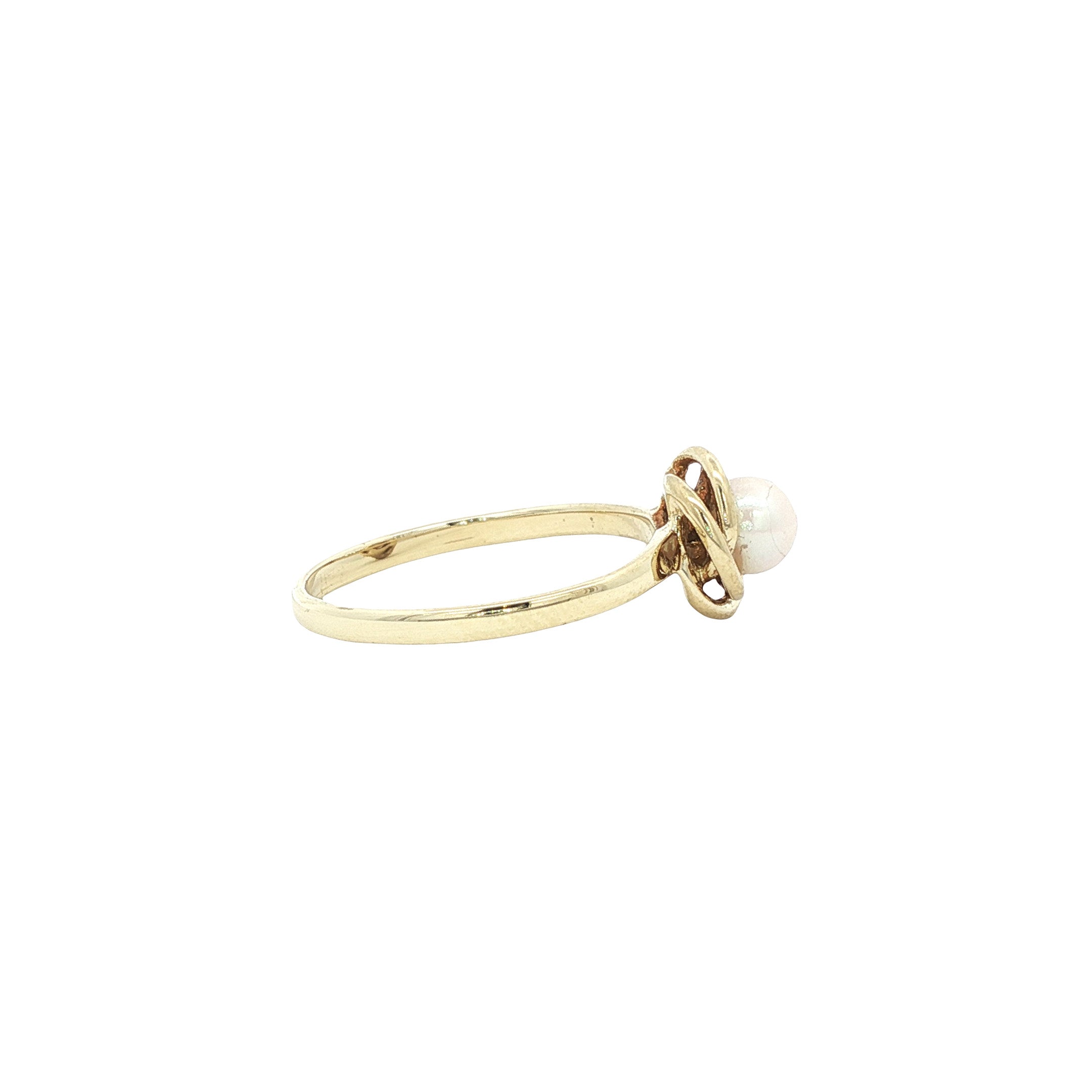 14 kt gold ring with a pearl