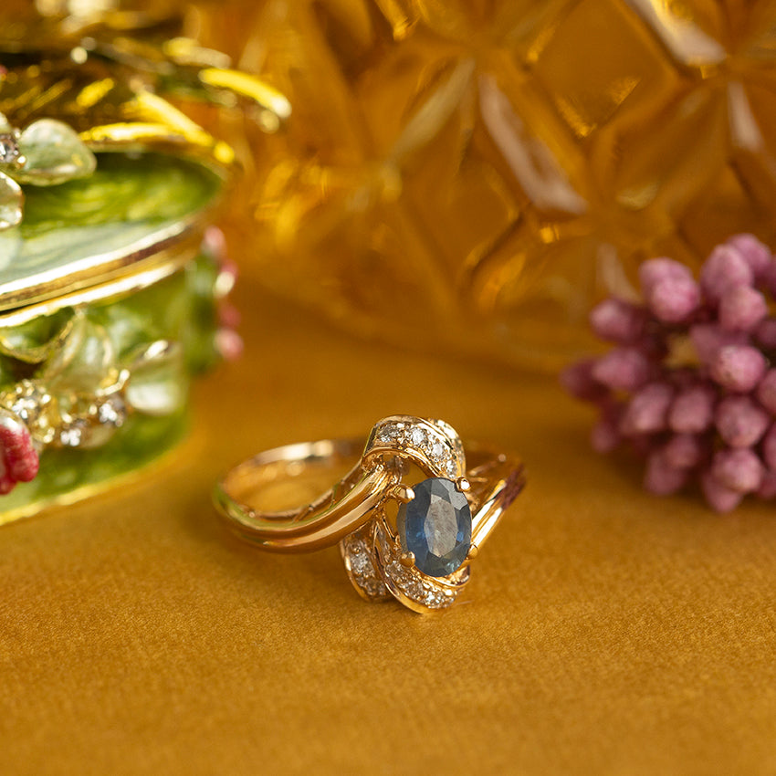 Gouden vintage ring met saffier en diamant 18 kt