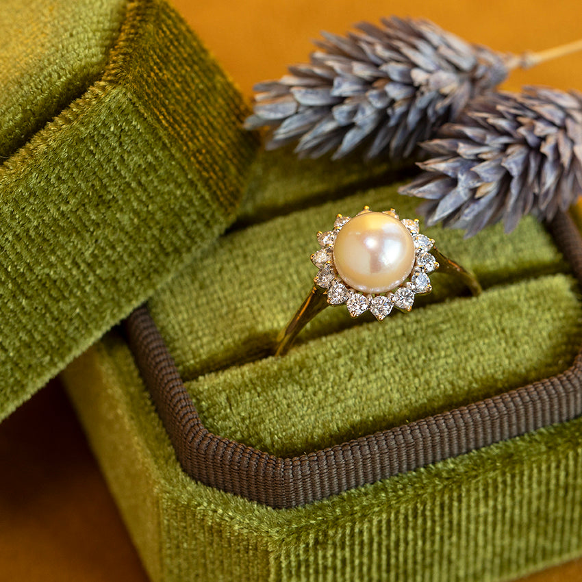 Gold ring with diamond and pearl 18 kt