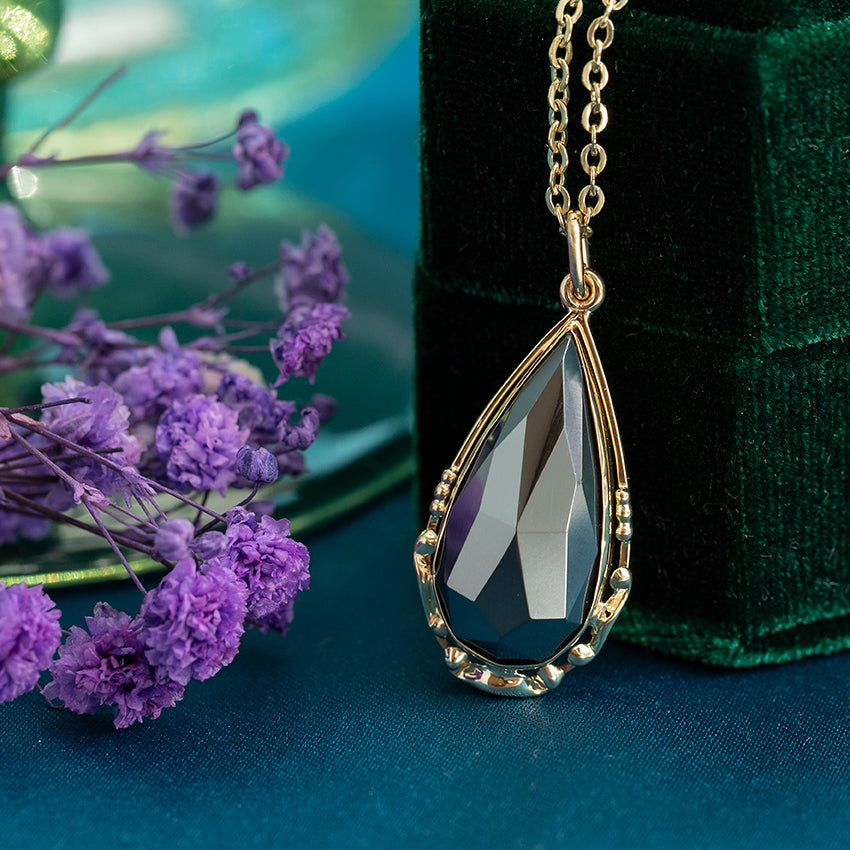 Gold pendant with hematite, 14 kt