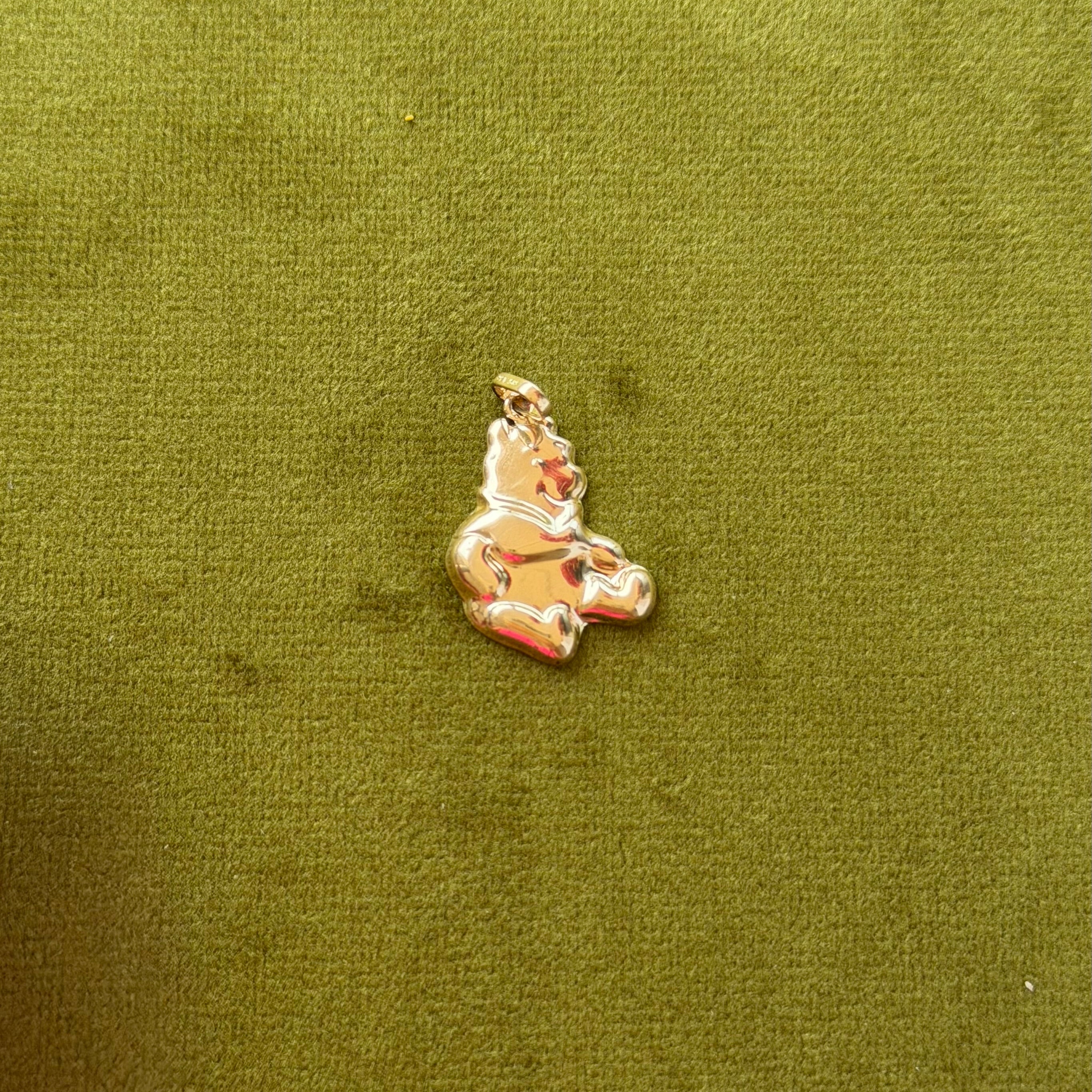 Vintage 14 kt gold Winnie the Pooh pendant