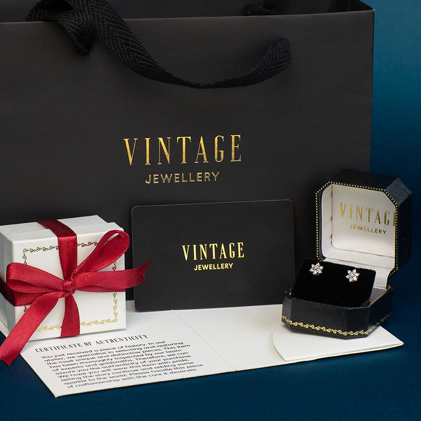 Witgouden vintage oorstekers met smaragd en diamant 14 kt