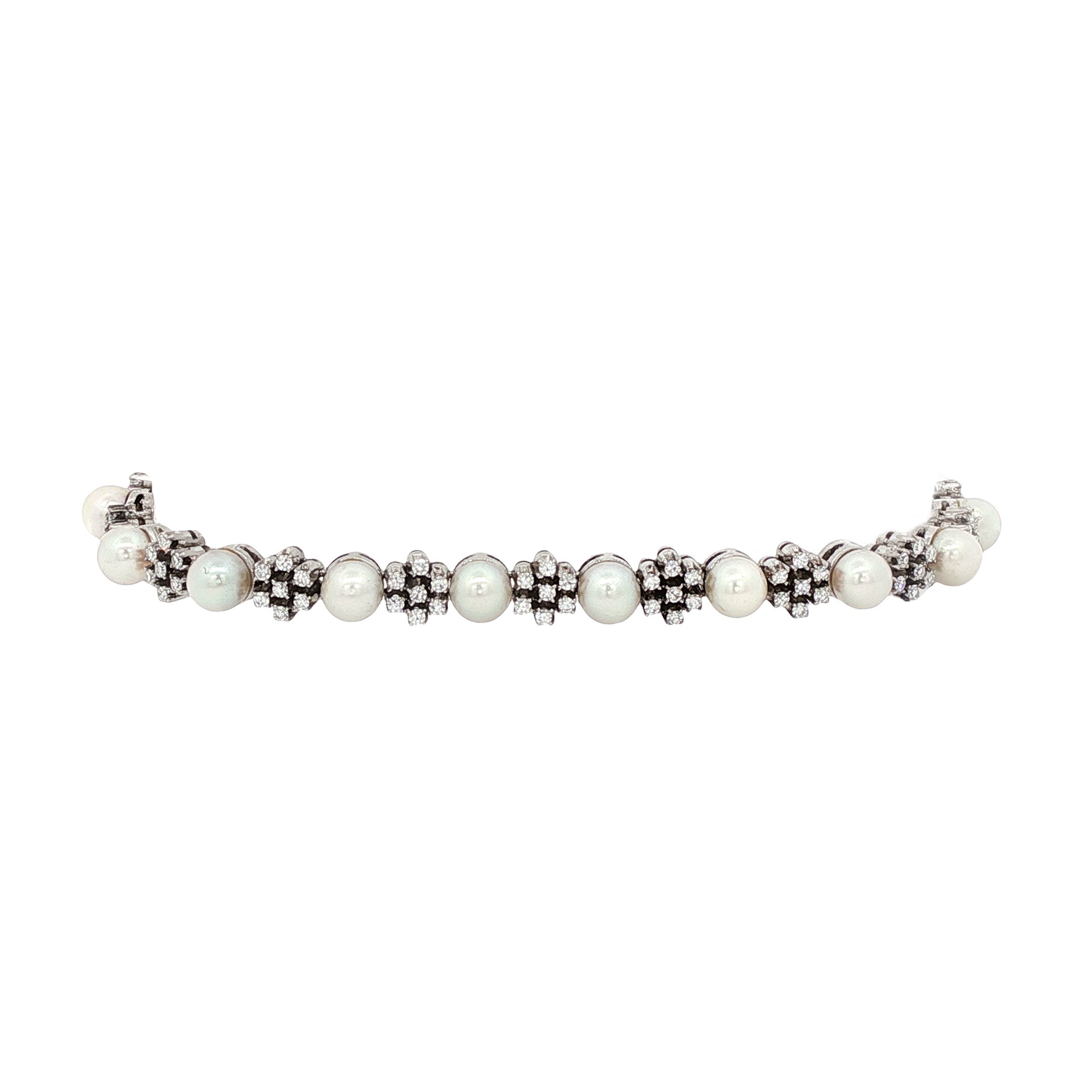 18 kt white gold bracelet with a diamond and a pearl