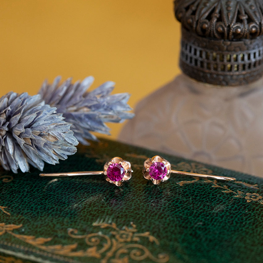 Roségouden oorhangers met robijn 14 kt