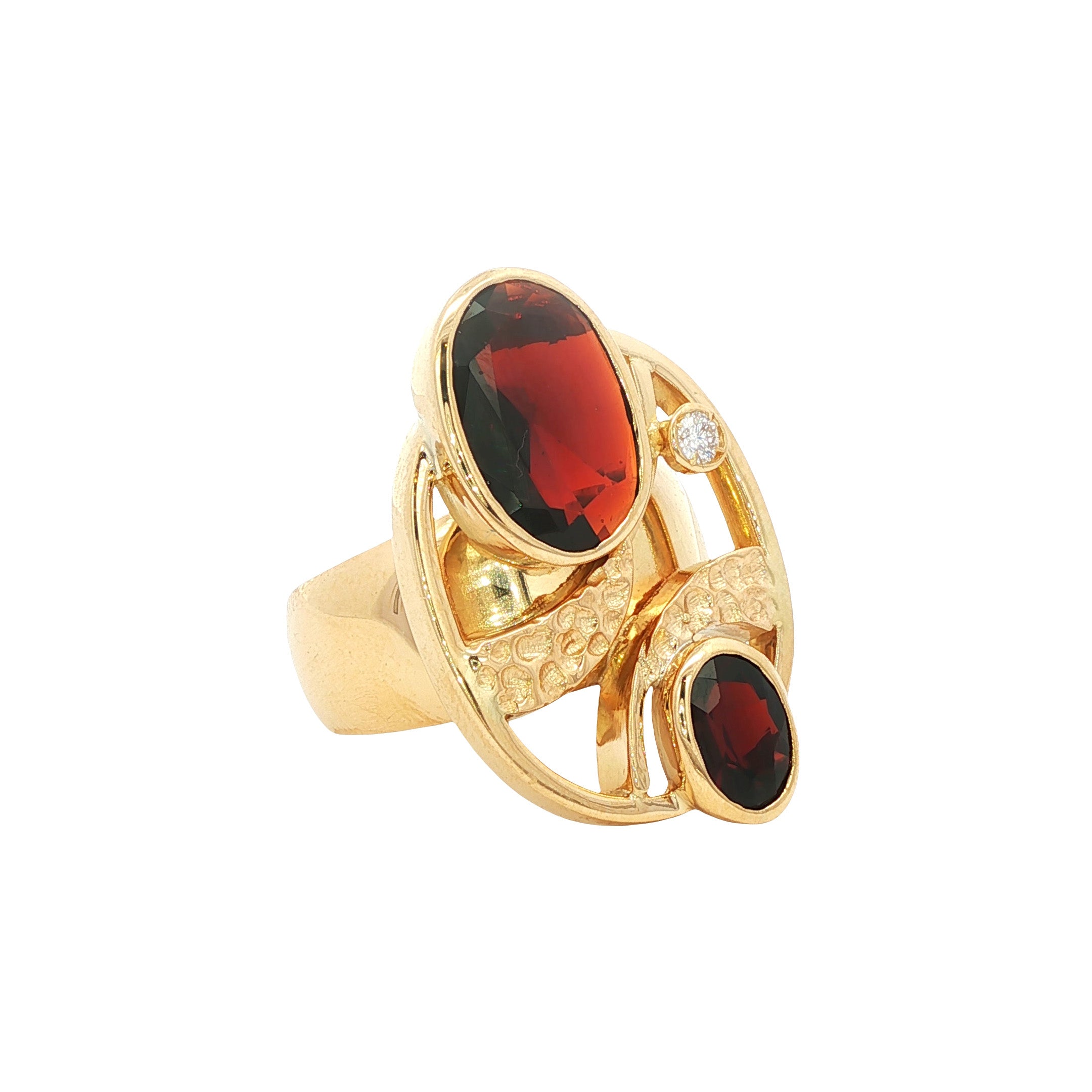 Vintage gold ring with garnet and diamond, 18 kt