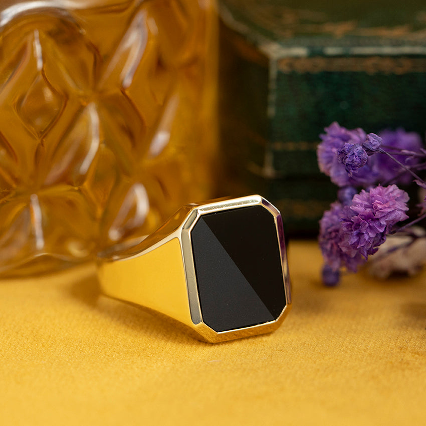 14 kt gold vintage signet ring with onyx and colored gemstone