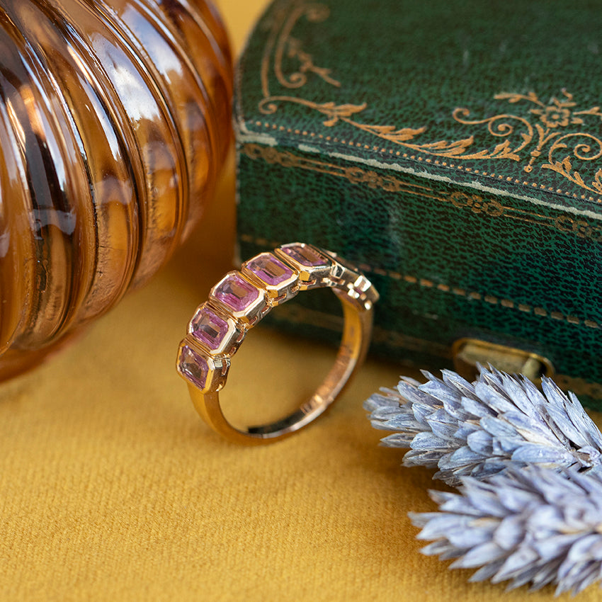 Gold ring with sapphire 18 kt