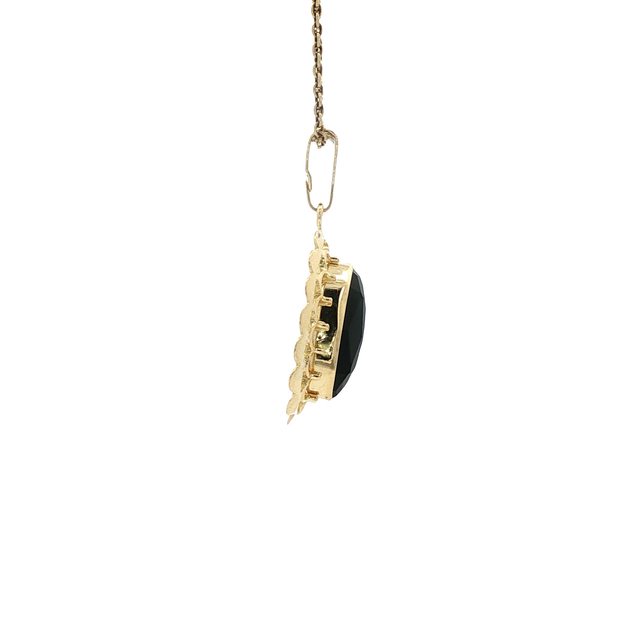 14 kt gold pendant with garnet