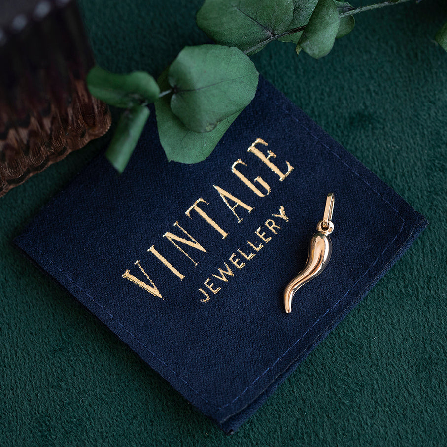 Vintage die pendant 10 kt